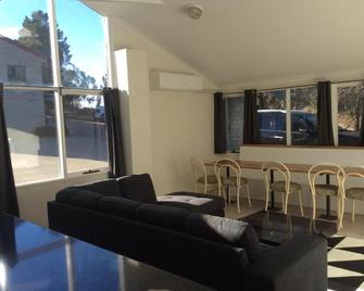 Alpha Centauri Townhouses - Jindabyne - Huiskamer