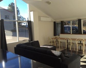 Alpha Centauri Townhouses - Jindabyne - Olohuone