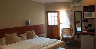 A La Martha's Air-Port Guest House - Port Elizabeth - Bedroom