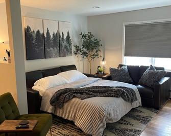 Beautiful and clean 2 BR (sleeps 6) apt 1/2 mile to Cooperstown All Star Village - Oneonta - Ložnice