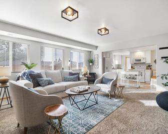 Queen beds | Pet friendly | Mountain Views | Safe - Colorado Springs
