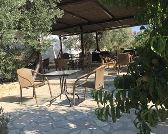 Hani Inn - Lygourio - Patio