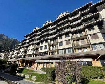 Apartment Le Chamois Blanc-3 by Interhome - Chamonix - Budynek