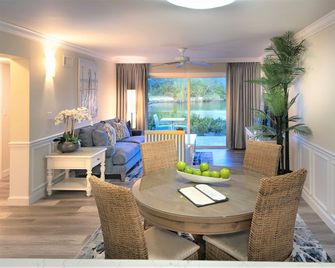 Dolphin Cove - Adults Only - Freeport