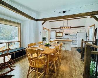 Monty Chalet,8 pers et spa - Weedon - Dining room