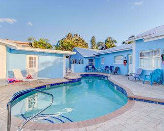 Pool View V5 King Bedroom Siesta Key Walk To Beach Daily Specials - Siesta Key - Zwembad