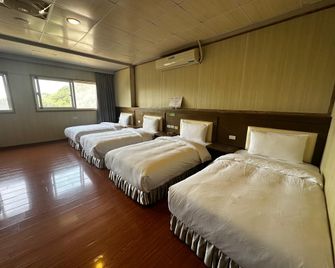 Travel Hero House - Nangan Township - Quarto