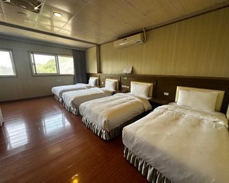 Travel Hero House - Nangan Township - Quarto