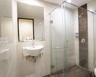 d'primahotel Airport Jakarta 1 - Tangerang City - Bathroom