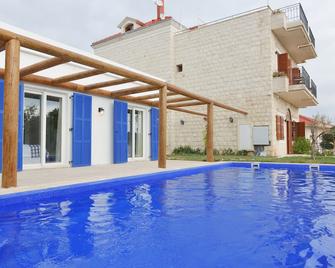 Beit Riyad - Amchît - Piscina