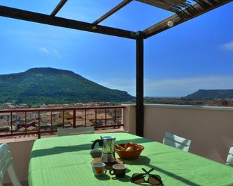 Guesthouse Bosa di Giuseppe - Bosa - Balcón