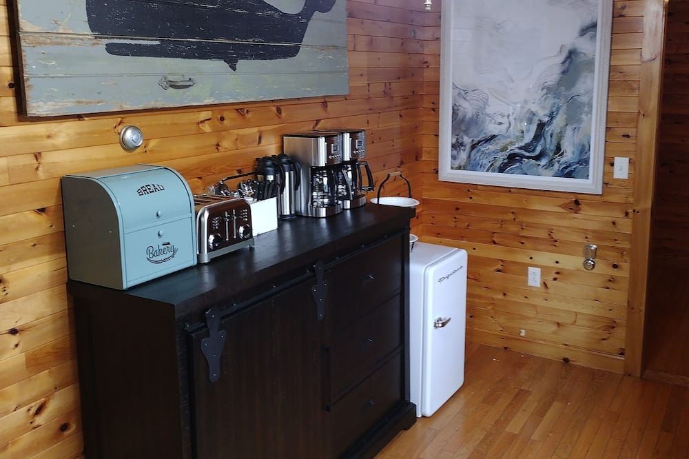 Eastern Beacon Inn Room 2 - Lubec - Restaurant