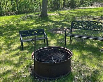 A-frame, Fireplace,Private Lake Lot, Dock, Kayaks. - Alexandria - Innenhof