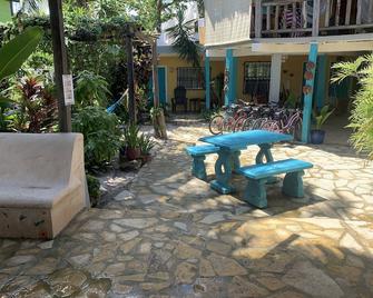Snapper Room at All Seasons Guesthouse - Hopkins - Patio