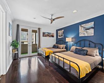 Prime Location. Luxurious 3 BR with Pool. 2 Living Rooms. Garage. 4 Balconies. - Houston - Yatak Odası