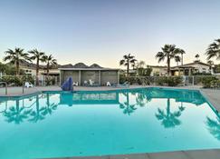Sleek & Modern Home w/ Views & Pool Access - Indian Wells - Pool