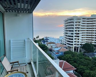 Veranda Residence Sea view By Thita - Jomtien - Parveke