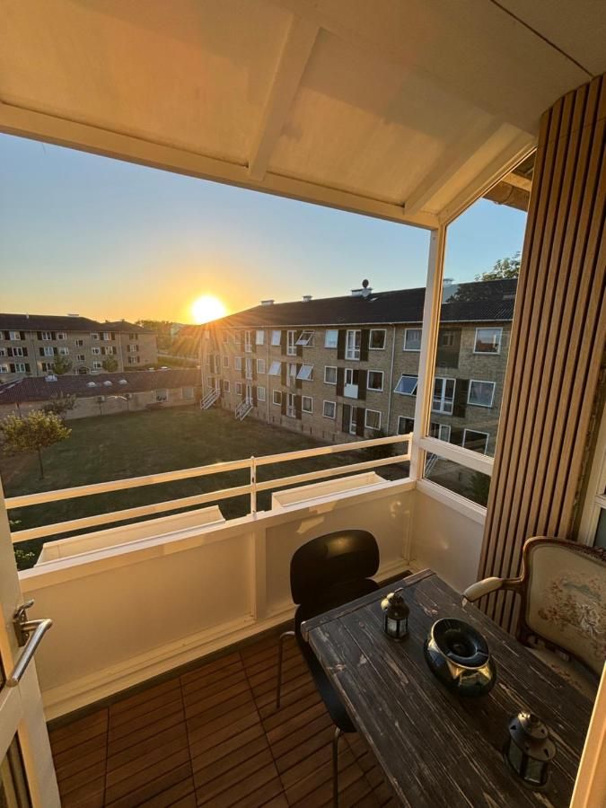 Luxury Apartment with Balcony, King Bed Free Parking 10 Min to Copenhagen Centre – Rødovre