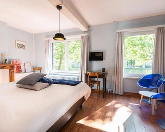 فريد آند بريكفاست بد آند بريكفاست جينت - غينت - غرفة نوم