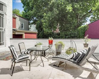 والكابل أبمت إن يورك سانت هيستوريك ديستريكت - نيوبورت (كنتاكي) - شرفة مرصوفة