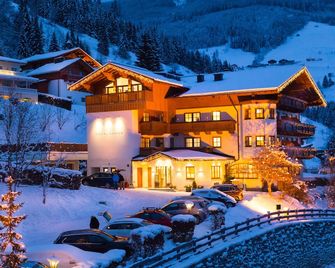 Hotel Dorfer - גרוסארל - בניין