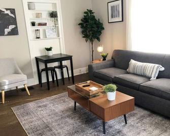 Cozy Historic Oakwood Duplex - Raleigh - Soggiorno