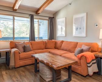 Brookside II B-305 | 1 Bed, 1 Bath - Newry - Sala de estar