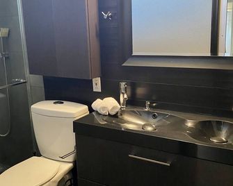 Lovely vintage inspired hone close to freeways - Norwalk