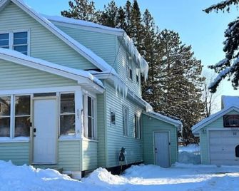 Ironwood Trailside Adventures - Ironwood - Building