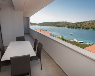 White Rock Villa Kaprije - Vodice - Balkon