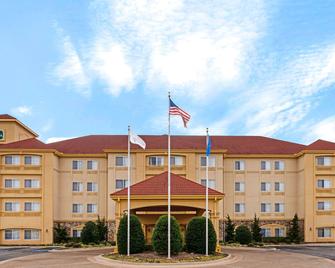 La Quinta Inn & Suites by Wyndham Stillwater-University Area - Stillwater - Bygning