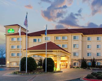 La Quinta Inn & Suites by Wyndham Stillwater-University Area - Stillwater - Edificio