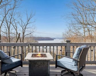 Million Dollar Views of Lake Normandy Sunsets- Jacuzzi for Fall/Winter Sunsets! - Manchester - Balcone