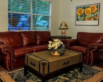 Sunflower House - Large Covered Patio & Great Family Spaces - Centrally Located - San Angelo - Obývací pokoj