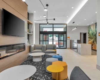 La Quinta Inn & Suites by Wyndham San Jose Airport-Downtown - San Jose - Lobby