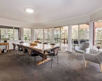 The Nest - Tranquil Bush Retreat near Dunsborough - Yallingup - Dining room