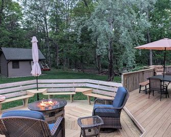 The Bren Inn near Wedding Venues, Golf, & Lakes - Newton - Innenhof