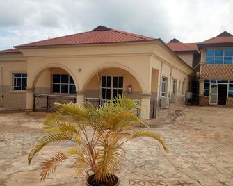 Pholard Hotel and Suites - Abeokuta - Building