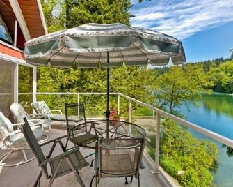 Emerald Lake Chalet - We Have Water Lilies! - Bellingham - Balcony