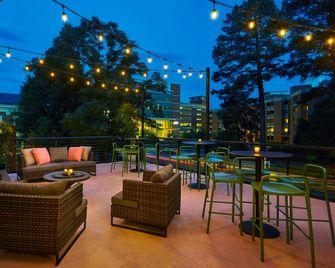 Graduate by Hilton Charlottesville - Charlottesville - Balkong