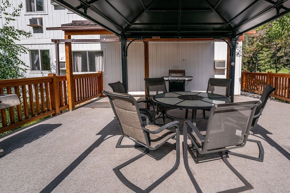 Cedar Motel - Radium Hot Springs - Balcon