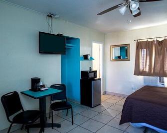 ️friendly & Clean Boutique Motel 8️ - Edgewater - Bedroom