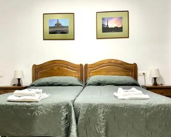 Hostal Carlos 2 - La Línea de la Concepción - Bedroom