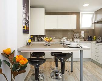 Housy 2 between Beach & Sintra Mountain - Cascais - Kitchen