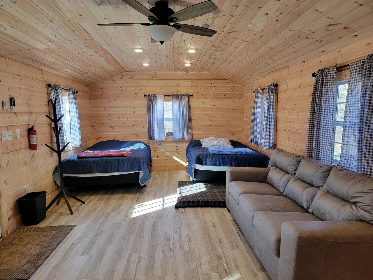 Private Pet-Friendly Cabins with Fire Pit for Nature Escapes in Clear Spring, Maryland, for Memorable Family Glamping Trips