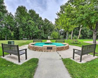 Central Creekfront Spearfish Apt by City Park - Spearfish - Басейн
