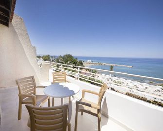麥洛安卓海灘公寓酒店 - 普它肋斯 - 帕拉利米尼 - 陽台