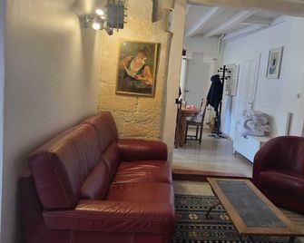 La Maison du Donjon - Gites de 8 personnes, avec jardin terrasse avec vue sur le Donjon - Loches - Salon
