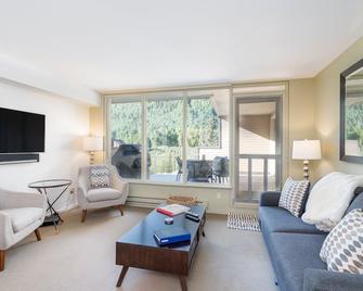 Deluxe Unit With Unbeatable Deck Views - Telluride - Living room