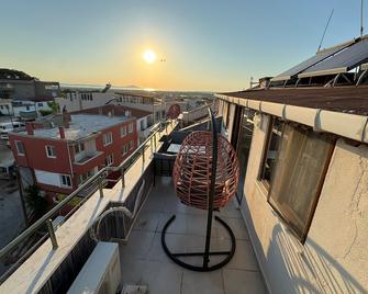 Varol Otel - Ezine - Balcony